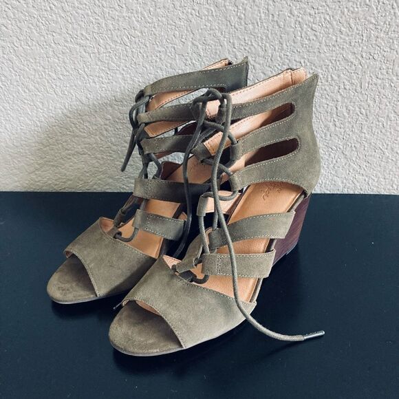 NWOT Crown Vintage Lace-Up Army Green Wedge Sandals 8 - Picture 2 of 4